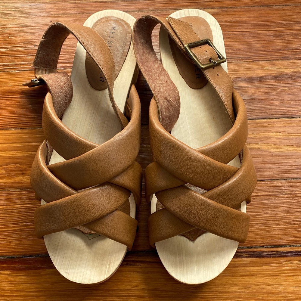 Kelsi Dagger sandal - nwot